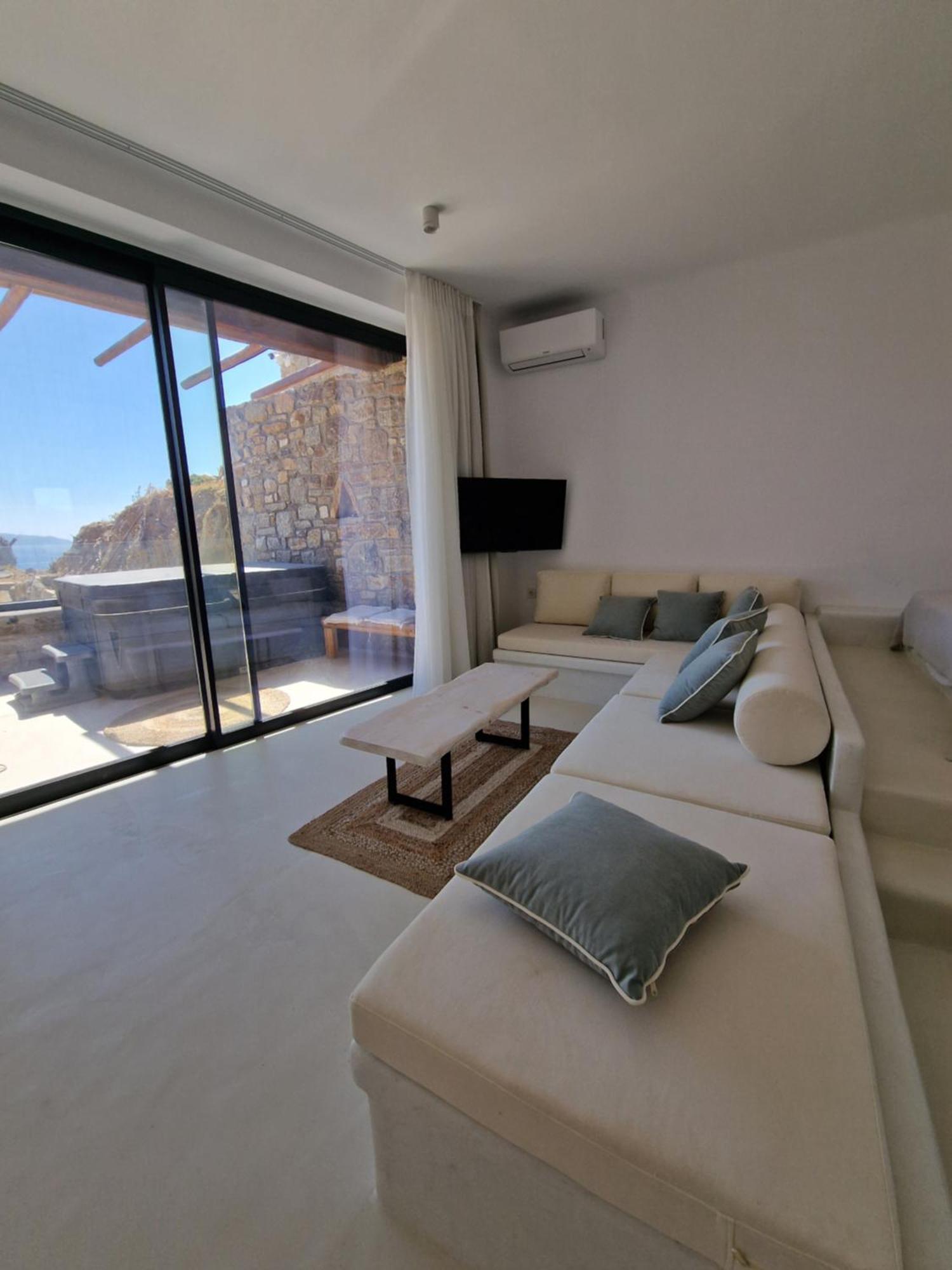 M-Vibes Mykonos Suites Kalafatis Room photo